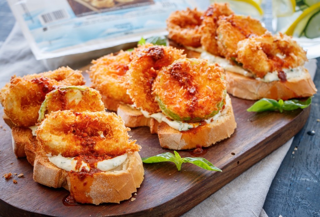 foto de Tostadas de pan de campo con Krabas y zucchini